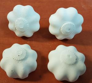 Sztukateria nóżka gipsowa kwiatek 4x4x2cm