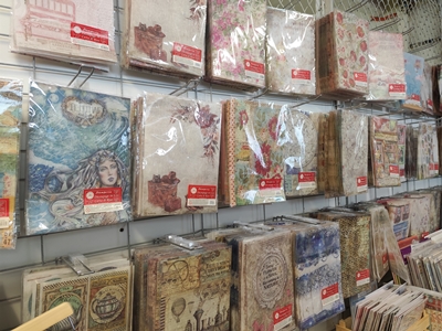 Papier ryżowy czy serwetka do decoupage – co wybrać?